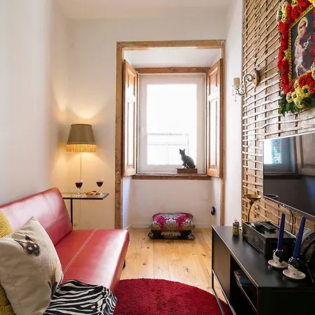 Joivy Inviting Flat Next To Bica Elevator * Lisbon