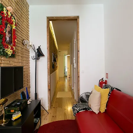 Apartment Joivy Inviting Flat Next To Bica Elevator Lisbon