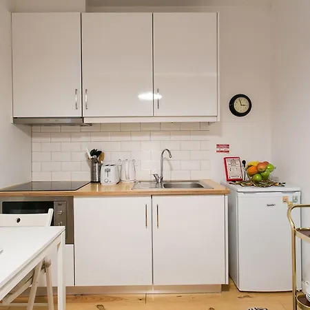 Apartment Joivy Inviting Flat Next To Bica Elevator