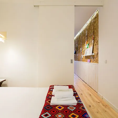 Joivy Inviting Flat Next To Bica Elevator Apartment *