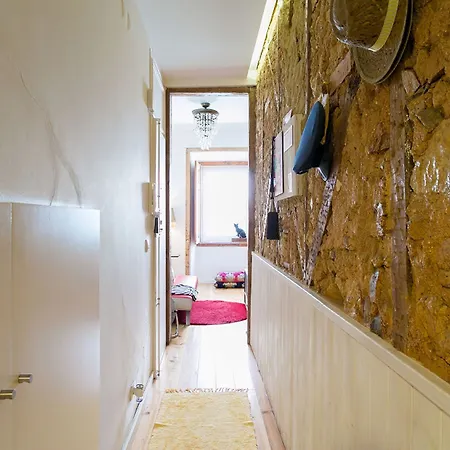 Joivy Inviting Flat Next To Bica Elevator Apartment
