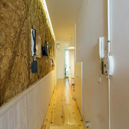 Joivy Inviting Flat Next To Bica Elevator * Lisbon