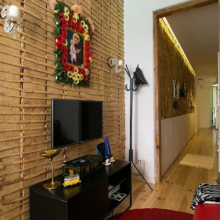Joivy Inviting Flat Next To Bica Elevator Apartment *