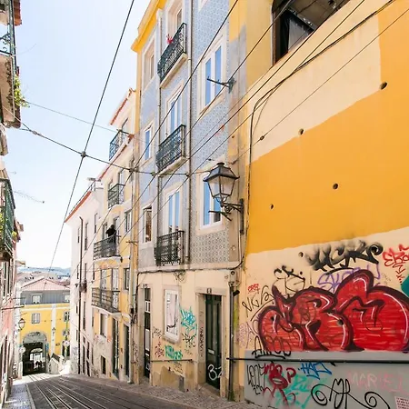 Joivy Inviting Flat Next To Bica Elevator * Lisbon