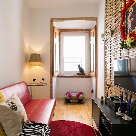 Joivy Inviting Flat Next To Bica Elevator Apartment *